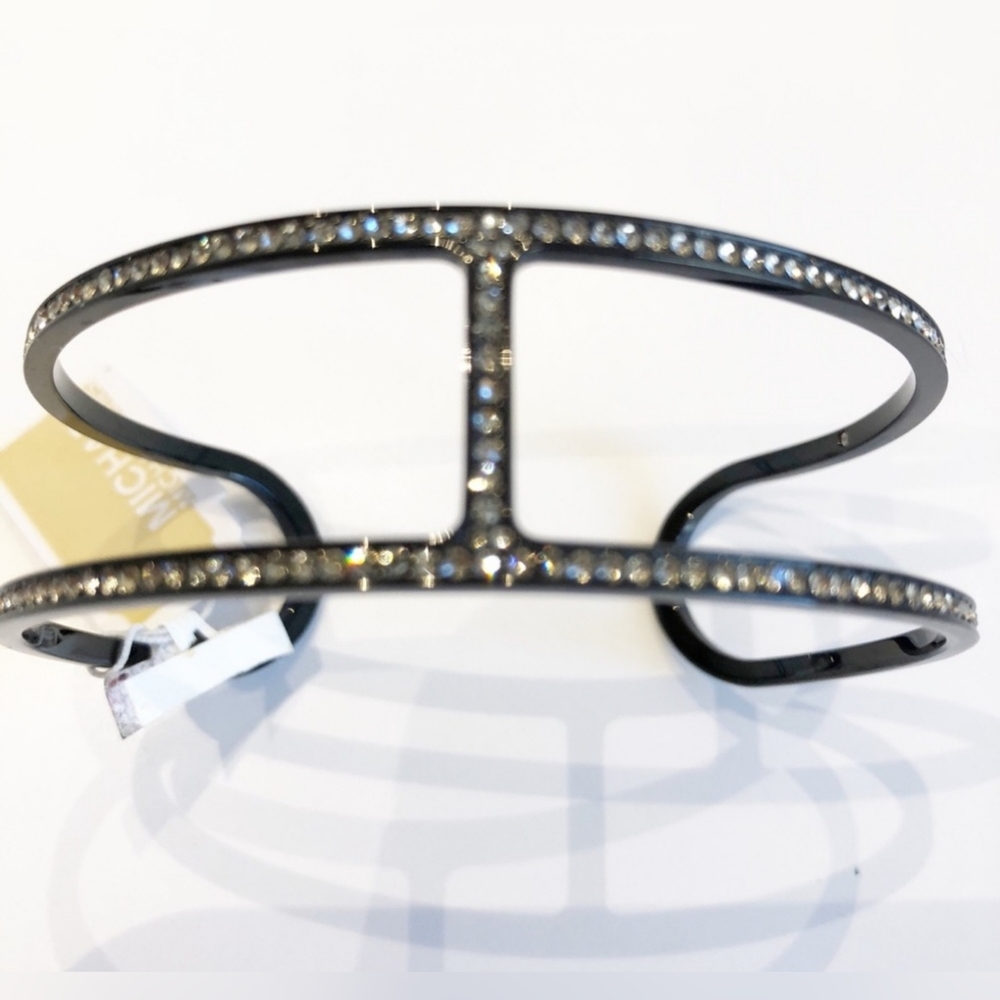 Gorgeous Michael Kors Black Tone Brilliance Cuff Bracelet Crystals Pave - Picture 8 of 9